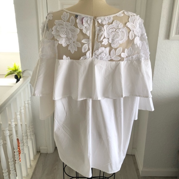 VINCE CAMUTO white top . - Picture 9 of 16